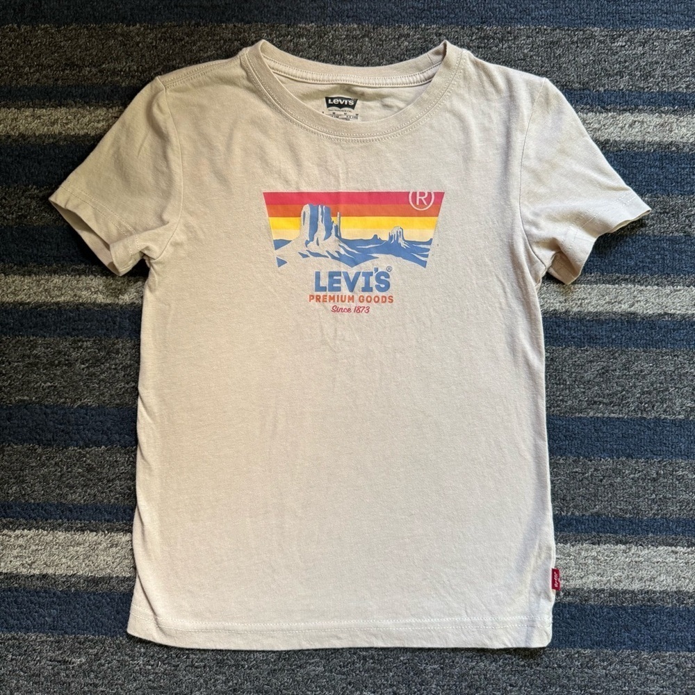 Levi's Boys Tan Short Sleeve Tee Size‎ 5